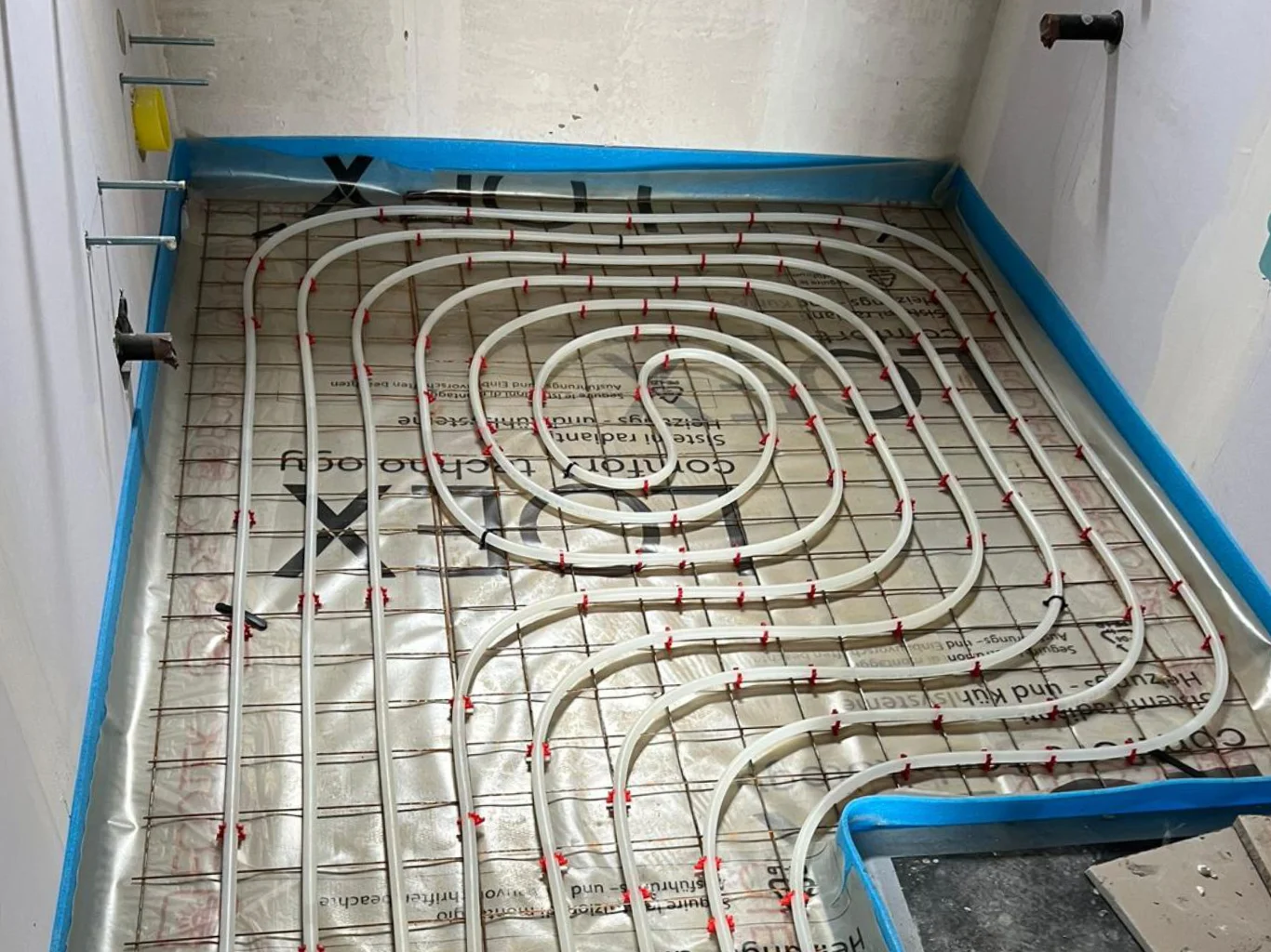 vantaggi-e-svantaggi-del-riscaldamento-a-pavimento-soffitto-milano